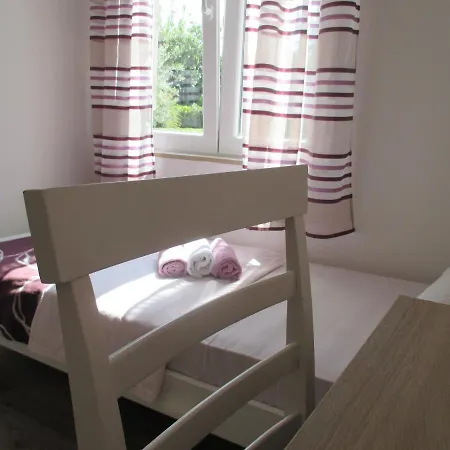Near Center,beach,bus +free Parking Apartment Zadar