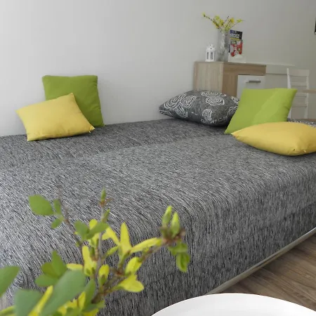 아파트 Near Center,beach,bus +free Parking 자다르