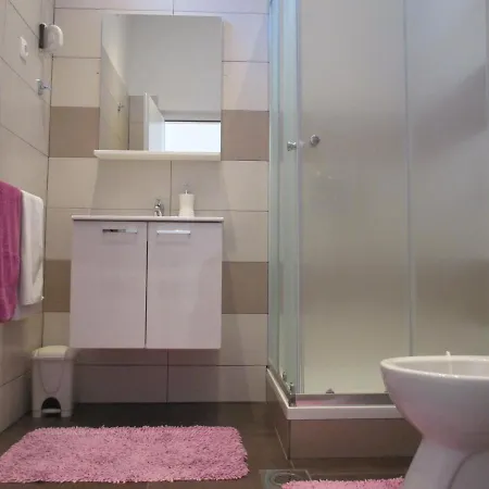 Near Center,beach,bus +free Parking Apartmán