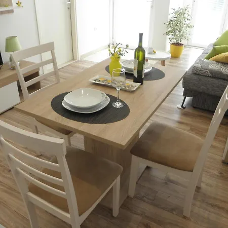 Apartment Near Center,beach,bus +free Parking