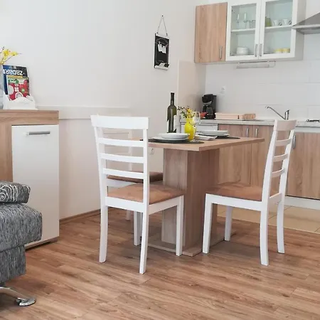 Near Center,beach,bus +free Parking Apartment