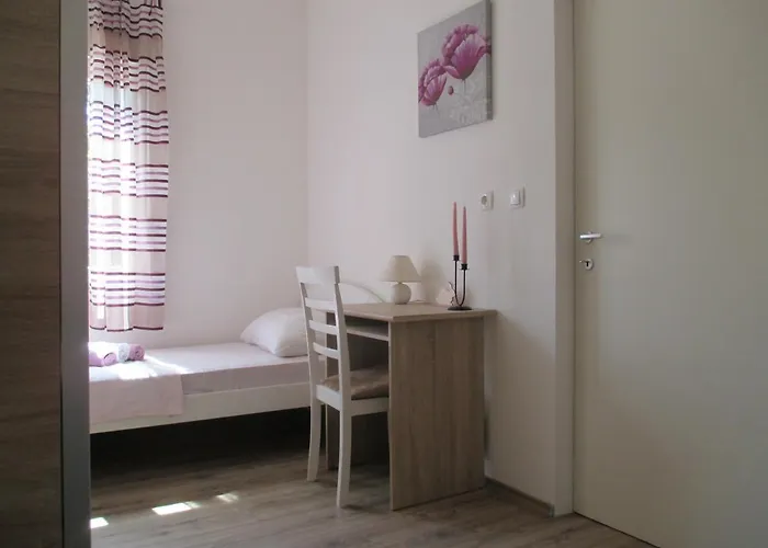 아파트 Near Center,beach,bus +free Parking 자다르